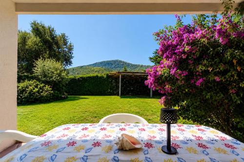 a table with a plate of food on top of a yard at Carasau 200m from the Beach - Garden - BBQ - Wi-Fi - Parking - Pet Friendly in Budoni