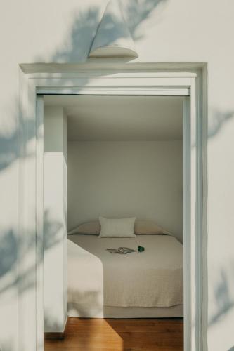 a small bedroom with a bed in a room at Damma Villa in Kamari