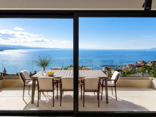 Panoramic Seaview Apartment, completely renovated