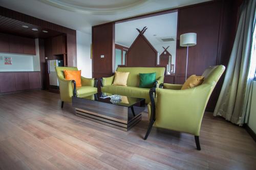 Χώρος καθιστικού στο Seeharaj Hotel