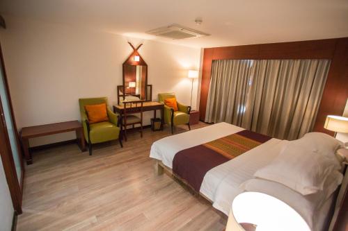 Ένα ή περισσότερα κρεβάτια σε δωμάτιο στο Seeharaj Hotel