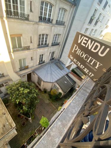 Atypical and charming studio int he heart of Paris