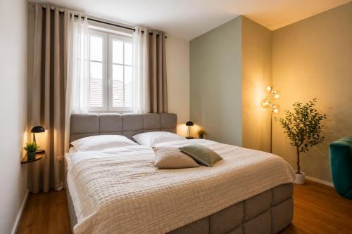 a large bed in a bedroom with a window at Schängel Chic 26 in Koblenz
