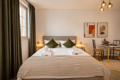 a bedroom with a large bed with two towels at Schängel Chic 27 in Koblenz