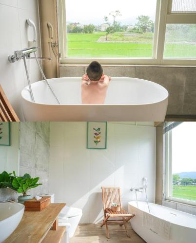 a man sitting in a bath tub in a bathroom at 小k咖啡B&B 寵物友善 咖啡廳民宿 in Sanxing