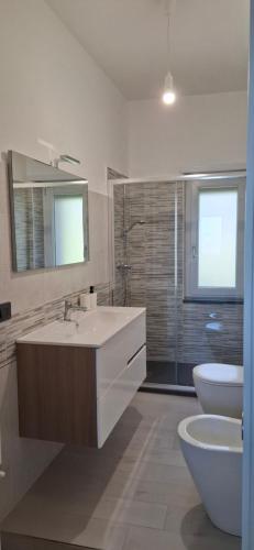 a bathroom with a tub and a sink and a toilet at A casa di Nonna Peppina a Caggiano in Caggiano