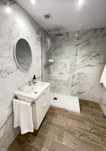 Marbella Centre - Stylish Apartment - Free Parking