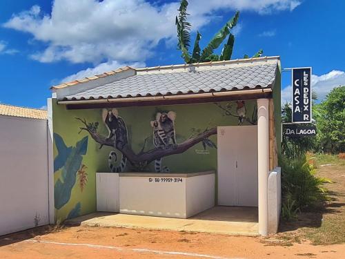 a mural on the side of a building at CASA Les Deux R da Lagoa in Jijoca de Jericoacoara
