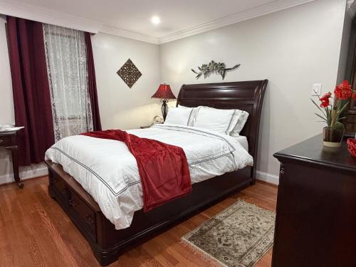 a bedroom with a large bed with white and red sheets at National Harbor Suite 3 in Fort Washington