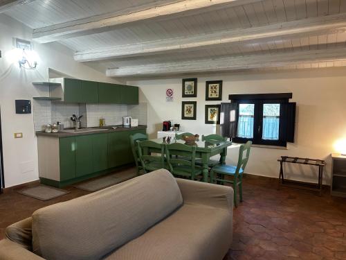 a living room with a kitchen and a table and chairs at Soleluna in Syracuse