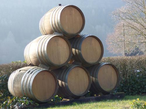 a pile of wooden barrels stacked on top of each other at Relaxen im alten Winzerhaus Fewo OG in Rech