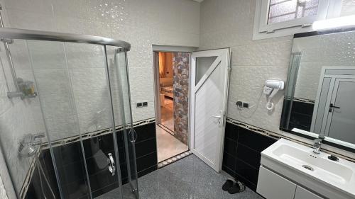 a bathroom with a shower and a sink at Appartement Agadir T2 pour couples maries et familles in Agadir