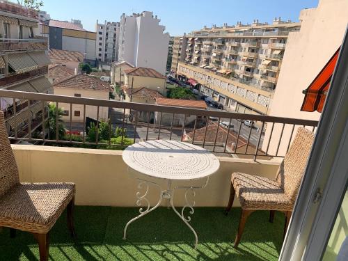 Superbe appartement 3 chambres 1 salon cosy et 2 grandes terrasses Moderne Tram à 2 min 6 personnes
