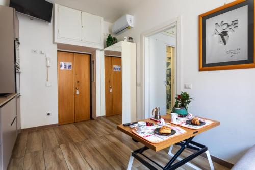 Casa DiMì - 2 BR, 2 en-suite bath, 2 min M5, Smart lock