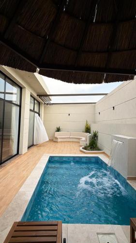 a large swimming pool in a building with a ceiling at شاليهات رفا in Taif