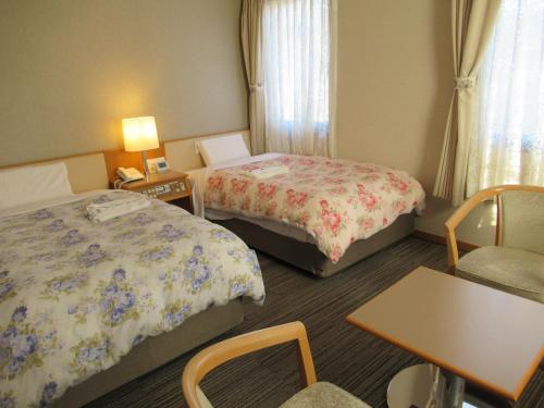 Postel nebo postele na pokoji v ubytování Center Hotel Mihara