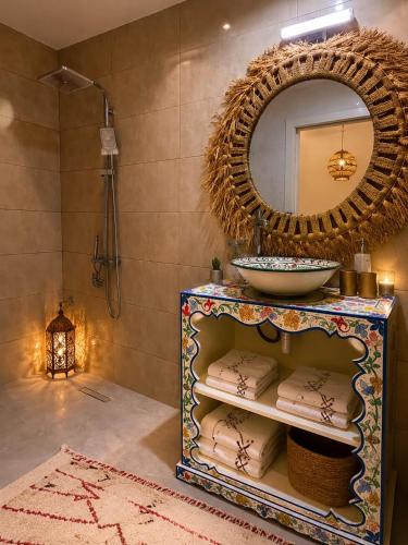 a bathroom with a sink and a mirror at Dar Benyahya in Aït Zat