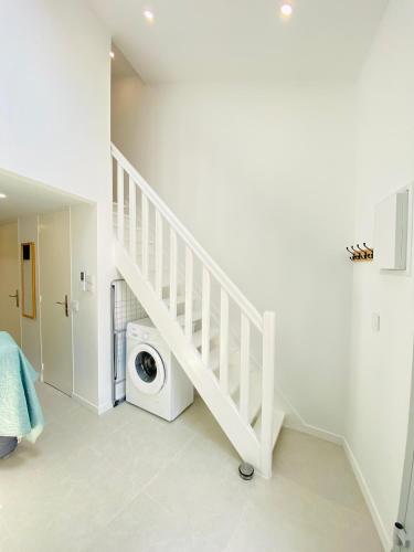 Plage et centre ville à pied, la Pinasse est une maison duplex climatisée avec ménage, draps et serviettes inclus