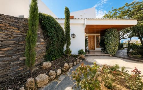 Villa Bella - Exclusive Roses Retreat