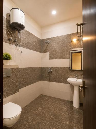 a bathroom with a toilet and a sink at Hotel Regal Delight Star Taj - Best Rated Area #hygienic and Affordable Rooms, Check in Guarantee,Near Taj mahal in Agra