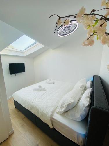 Plage et centre ville à pied, la Pinasse est une maison duplex climatisée avec ménage, draps et serviettes inclus