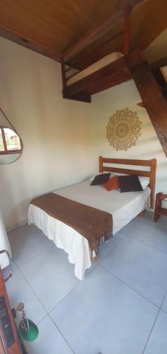 a bedroom with a large bed in a room at Chalé Estalagem Vô Jasôn in Itamonte