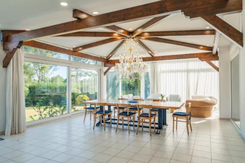 Villa Bella - Exclusive Roses Retreat