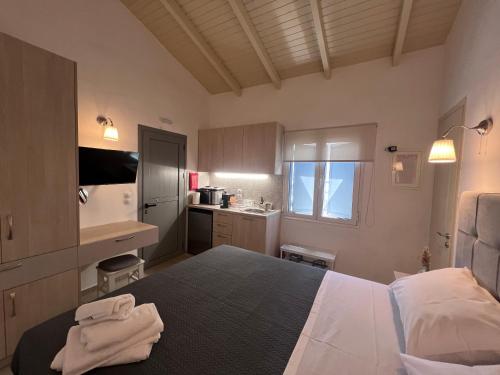 a hotel room with a bed and a kitchen at Kea Harbor 1 in Korissia