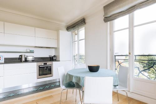 Central&Spacious 2BD Apart for 4 in Champs Elysées