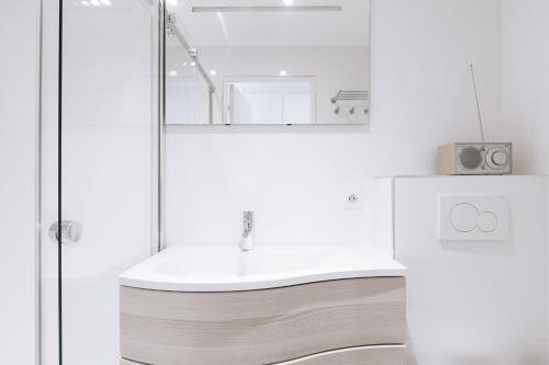 Central&Spacious 2BD Apart for 4 in Champs Elysées