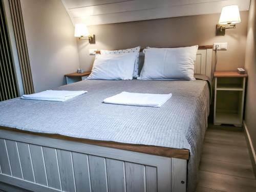 Sunny Home Loutraki is a modern studio with views of the bay and mountains with private parking