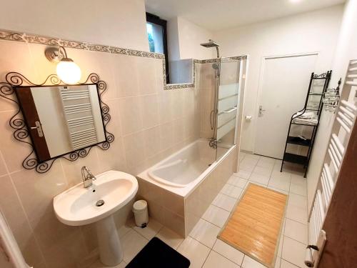 a bathroom with a sink and a tub and a toilet at domaine de bessilles in Montagnac