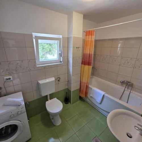 Apartment near city center - free parking - private terrace ''Matea 2''