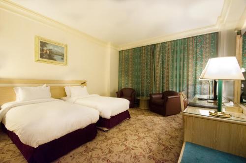 Ένα ή περισσότερα κρεβάτια σε δωμάτιο στο Hofuf Hotel