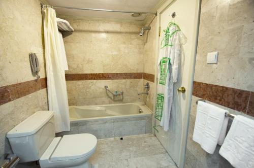 Et badeværelse på Hofuf Hotel
