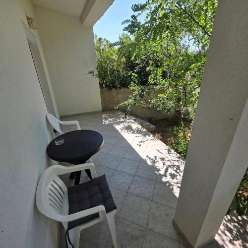 Apartment near city center with free parking and terrace ''Matea 3''