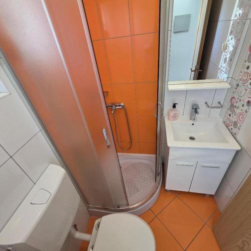 Apartment near city center with free parking and terrace ''Matea 3''