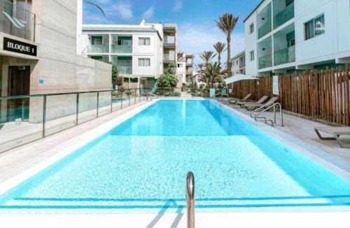 Charming apartment in a building with a pool and terrace