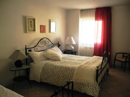 a bedroom with a bed and a red window at Casa Fattorini in Baceno