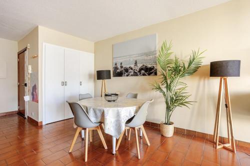 Grand Studio Azur - Idéal Couple en Escapade Vieil Antibes - Terrasse - Climatisation - WIFI HD - Plage Gravette & Gare SNCF 5min à pied - Port Vauban à pied - VIEILLE VILLE photo 41