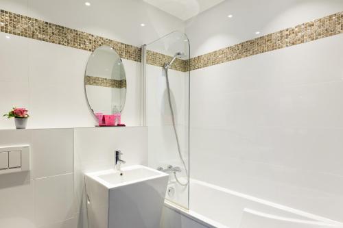 Koupelna v ubytování Hotel Antin Trinité