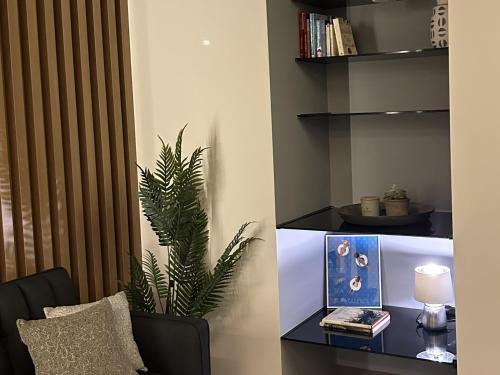 Palmyra Suite - Luxury Retreat in Athens Riviera