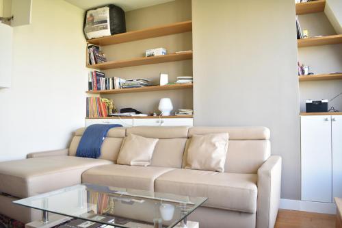 Fully Renovated Bright Studio With High View