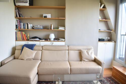 Fully Renovated Bright Studio With High View