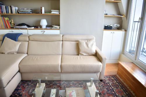 Fully Renovated Bright Studio With High View