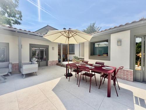 VillaNeuve 4 people full center pool parking Wi-Fi