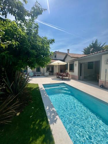 VillaNeuve 4 people full center pool parking Wi-Fi