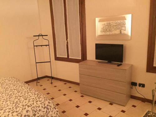 TV a/nebo společenská místnost v ubytování B&B Via Garibaldi