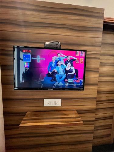 a flat screen tv sitting on top of a dresser at Hotel Wooodcrestt Zirakpur in Zirakpur