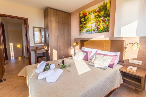 a room with a bed with towels on it at Villa Nefeli Akti Salonikiou B in Ayios Nikolaos Sithonia